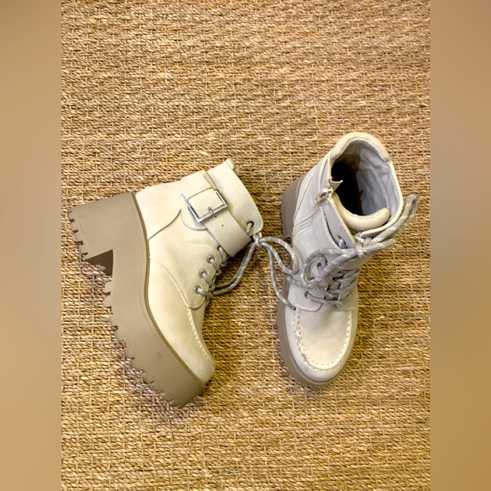 SODA Platform boots size 6.5 Y2K